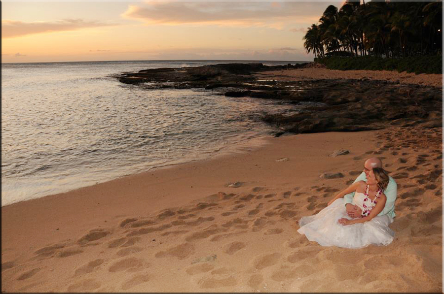 Lanikuhonua Beach Weddings